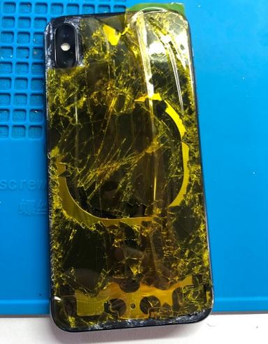 After the iPhone X fell heavily, the phone screen did not respond to maintenance