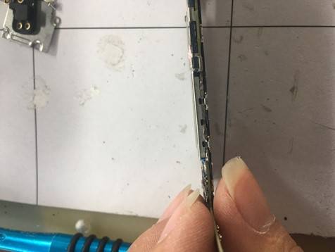 iPhone 6s backlight boosting electric inductance caused black screen without reaction repair