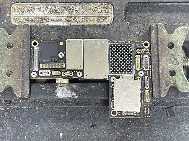 iPhone 12 PRO MAX startup Blurred screen Restart repeatedly repair