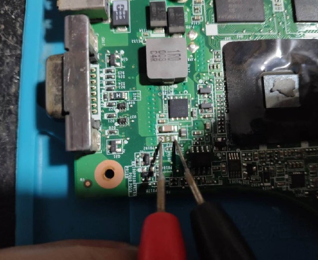 Lenovo E40 laptop Won't Turn On twists and turns maintenance