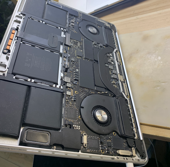 MacBook Pro a1990 notebook cannot be turned on due to water ingress