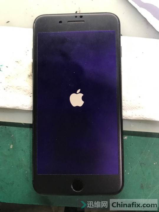 iPhone 7 Plus white apple restart repair