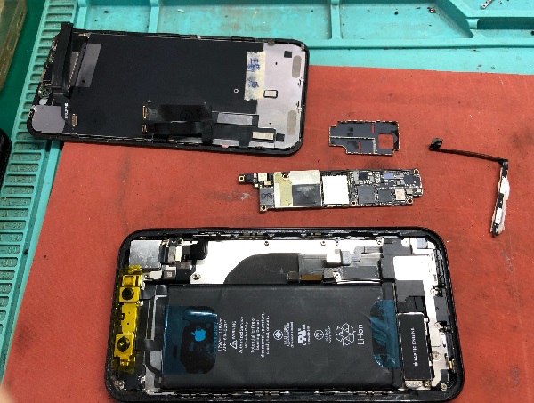IPhone XR phone is not charged for repair