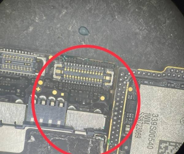 IPhone XS mobile phone touch failure repair