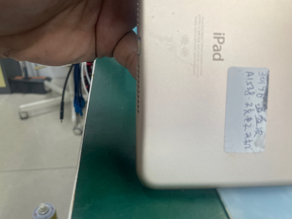 IPad mini4 A1538 does not turn on or charge